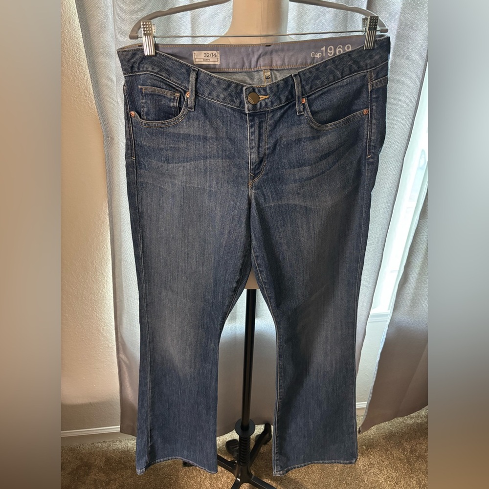 Gap 1969 Women's Curvy Leg Jeans in Classic Blue